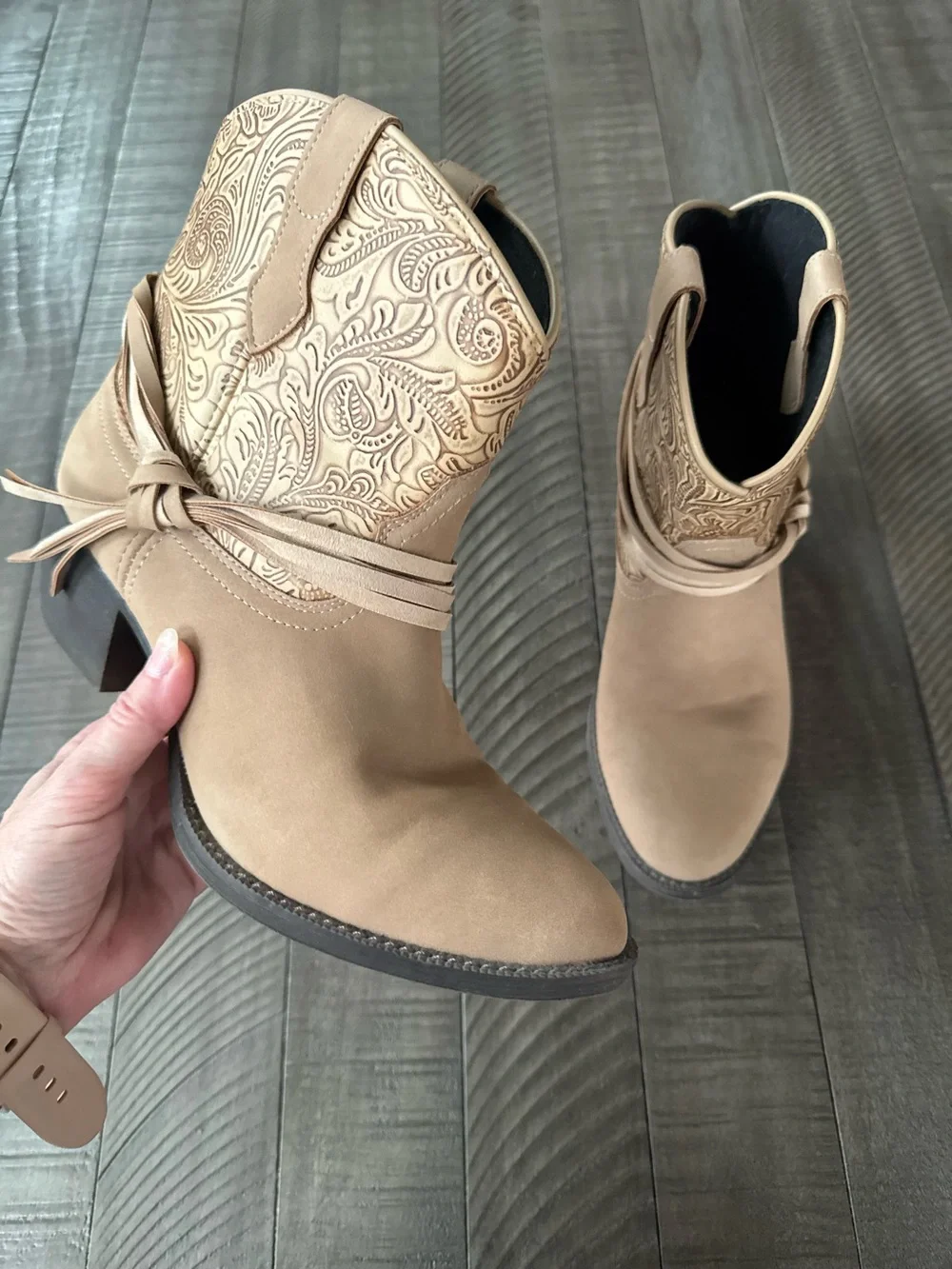 Dingo Valerie Floral Tooled Knotted Stap Western Ankle Booties Women’s Size 9